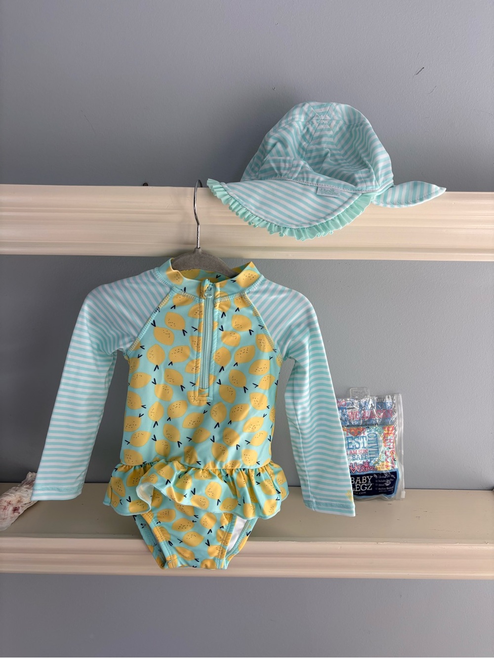 Kids Long-Sleeve Lemon Print Rash Guard Swimsuit with Hat - Aqua Yellow